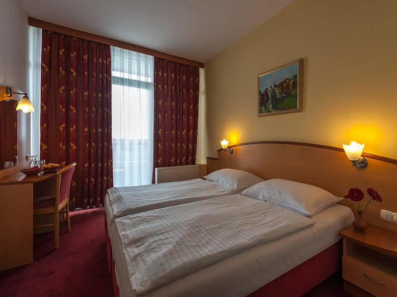 Lipa Hotel レンダヴァ エクステリア 写真