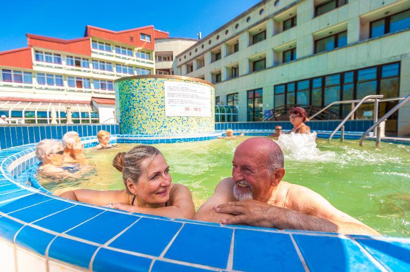 Lipa Hotel レンダヴァ エクステリア 写真